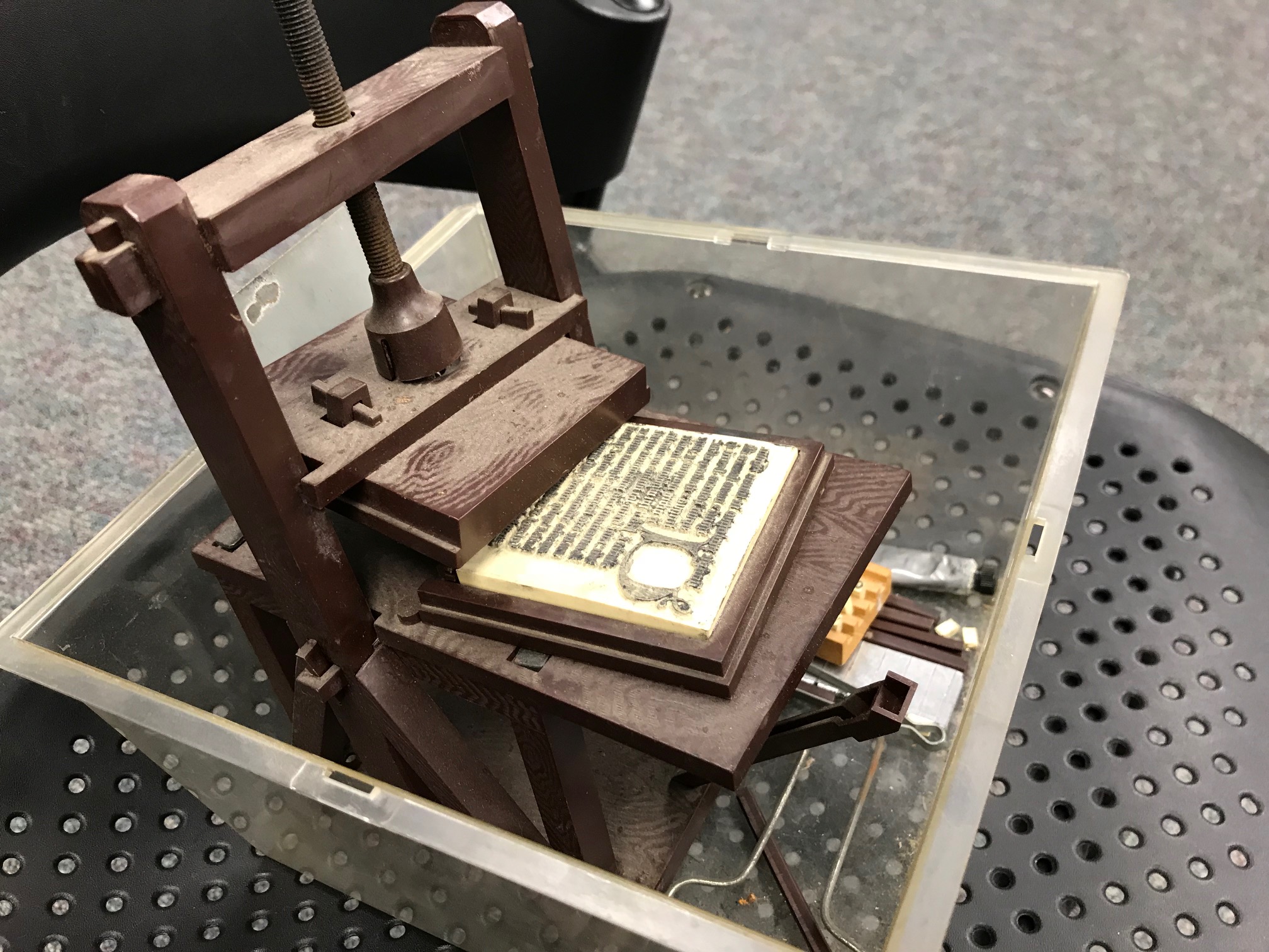 eh_toy_printing_press1_ann_warren