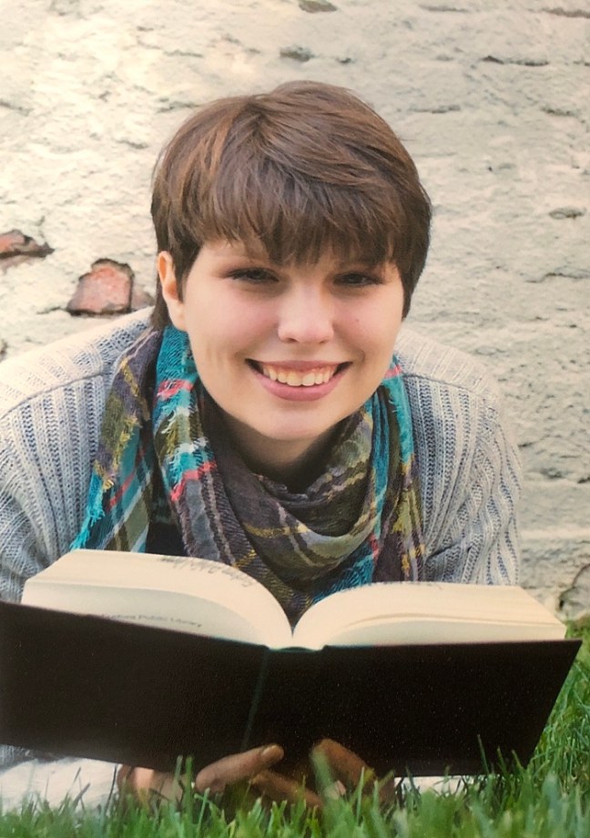 molly_james_2020_700x994