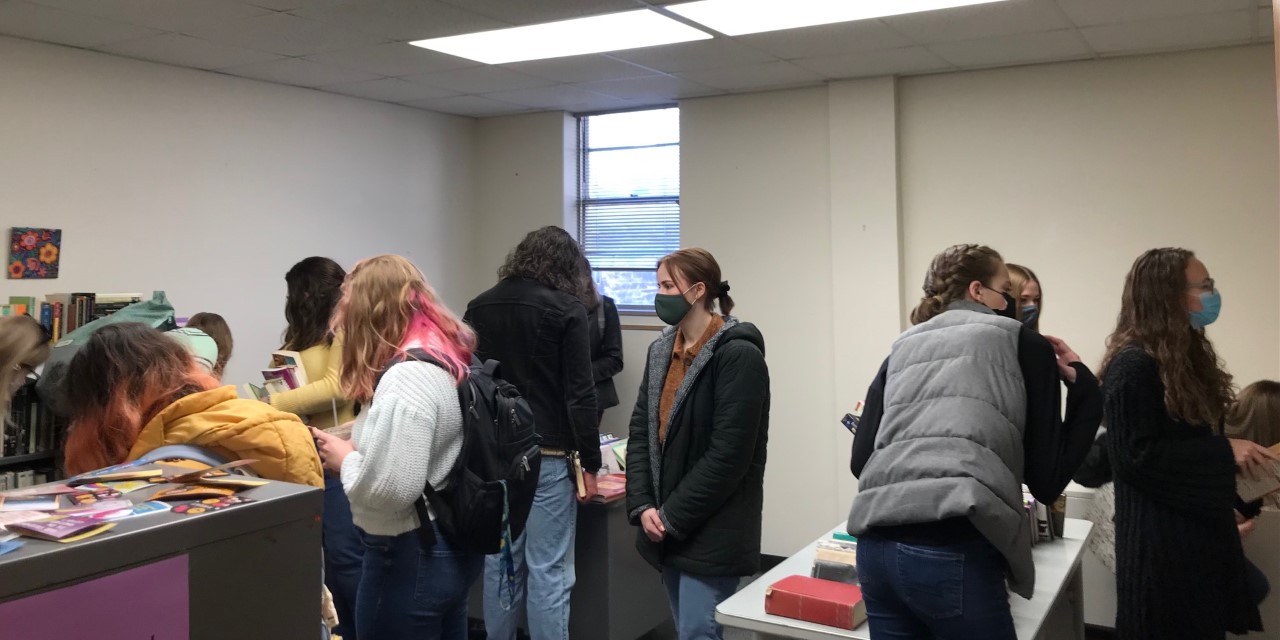 valentine_book_dropin_students2_10feb2022