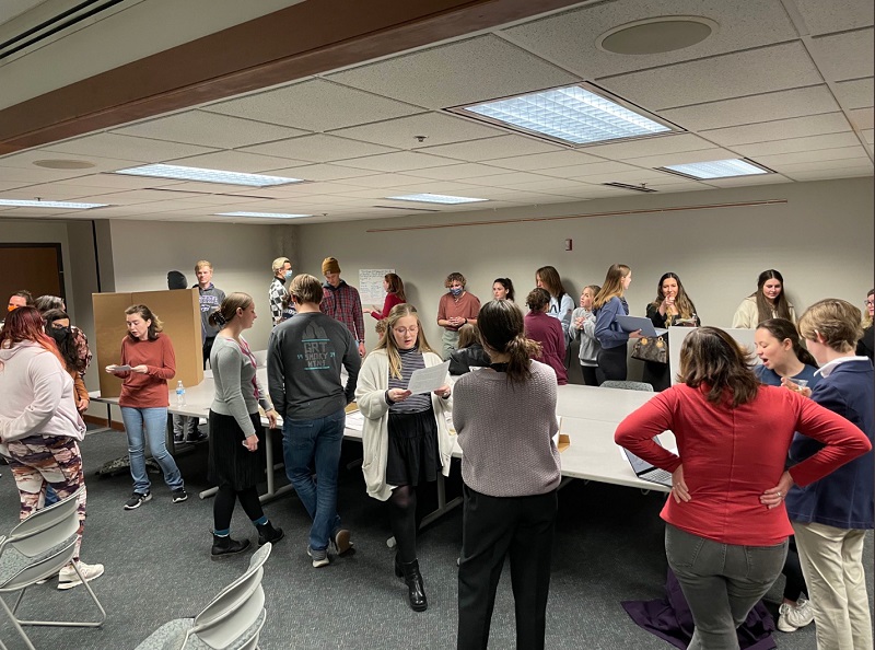 painted_lion_photo1_group_dec22_800x594