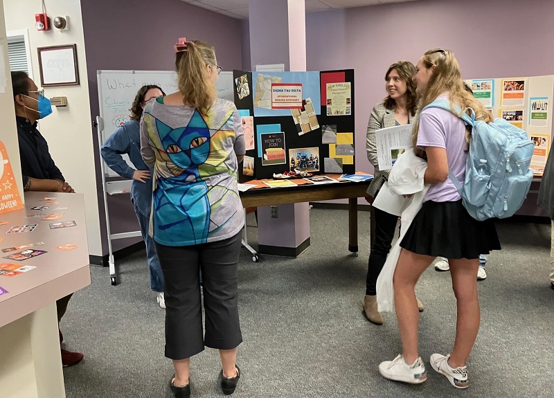 fall_open_house_tom_michele_alison_5oct2023_800x575